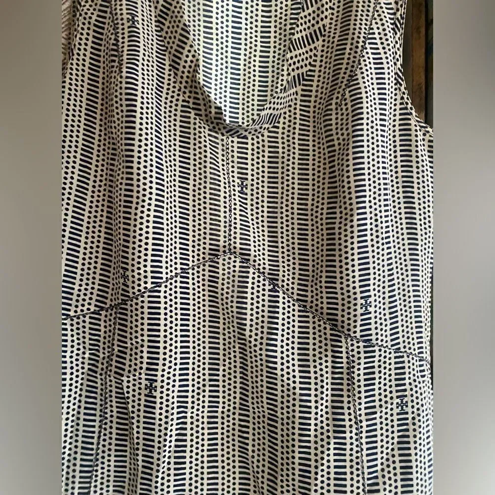 Tory Burch 100% Silk Set Wrap Skirt Sz 4 Top Sleeveless Sz 6 Beige/Navy Blue